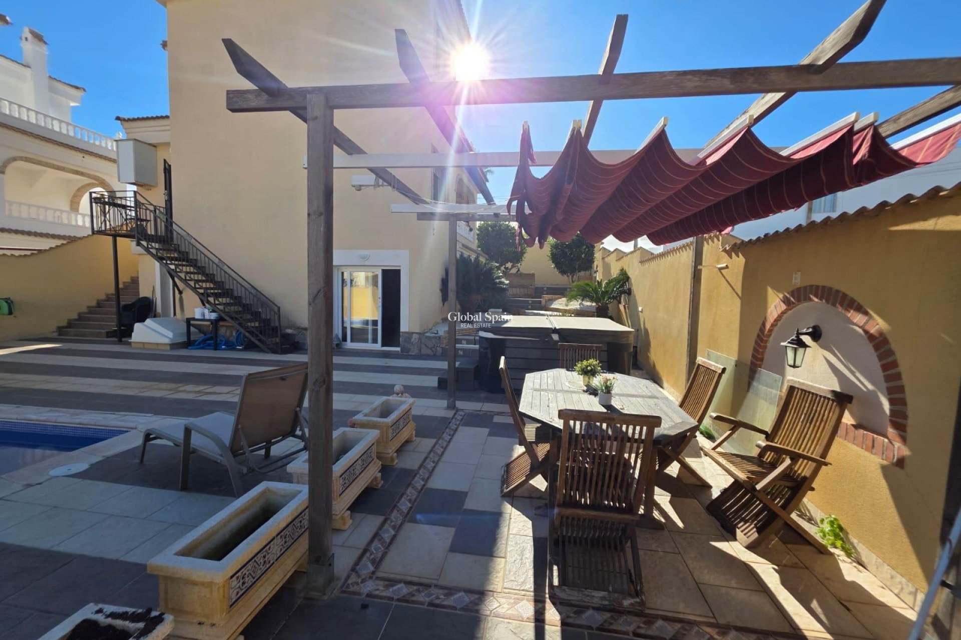 Wiederverkauf - VILLA -
ORIHUELA COSTA - VILLAMARTÍN