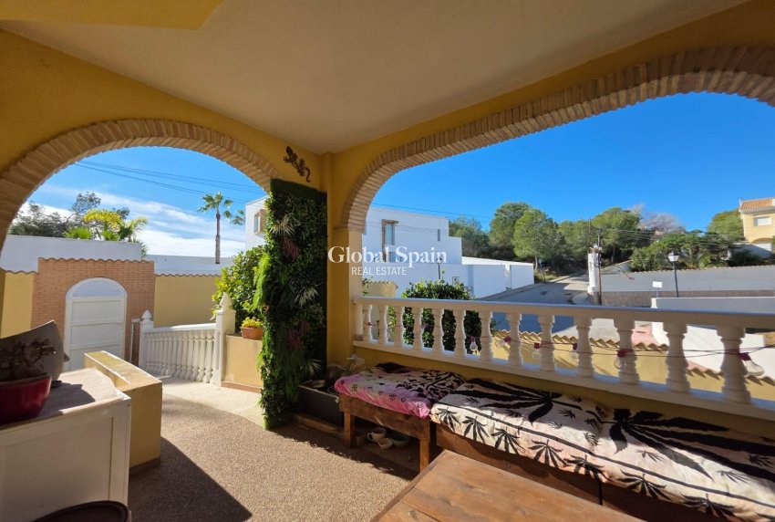 Wiederverkauf - VILLA -
ORIHUELA COSTA - VILLAMARTÍN