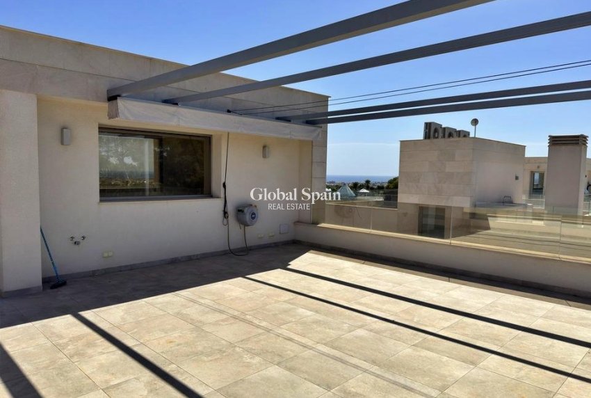 Wiederverkauf - VILLA -
ORIHUELA COSTA - VILLAMARTÍN