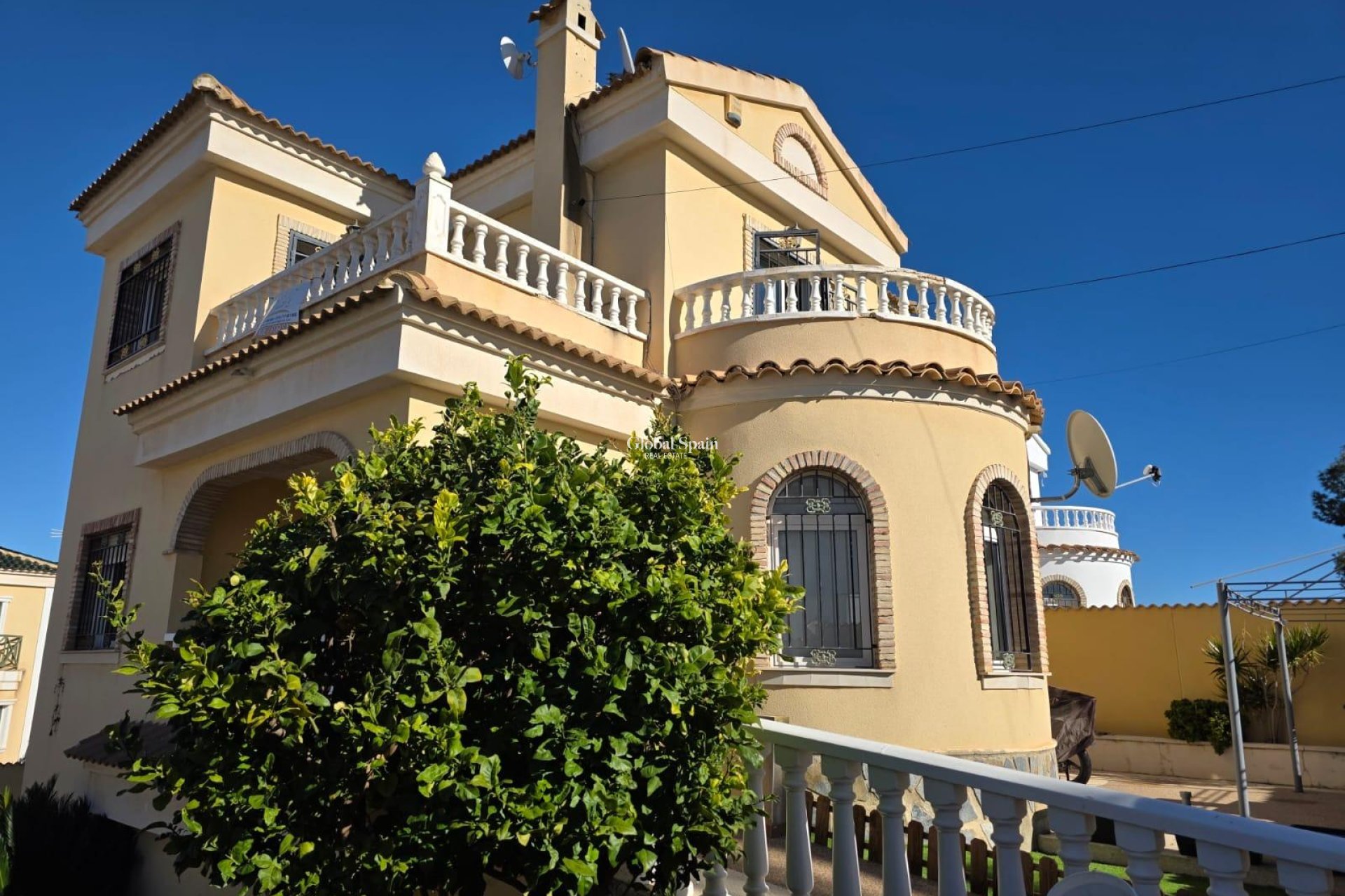 Wiederverkauf - VILLA -
ORIHUELA COSTA - VILLAMARTÍN