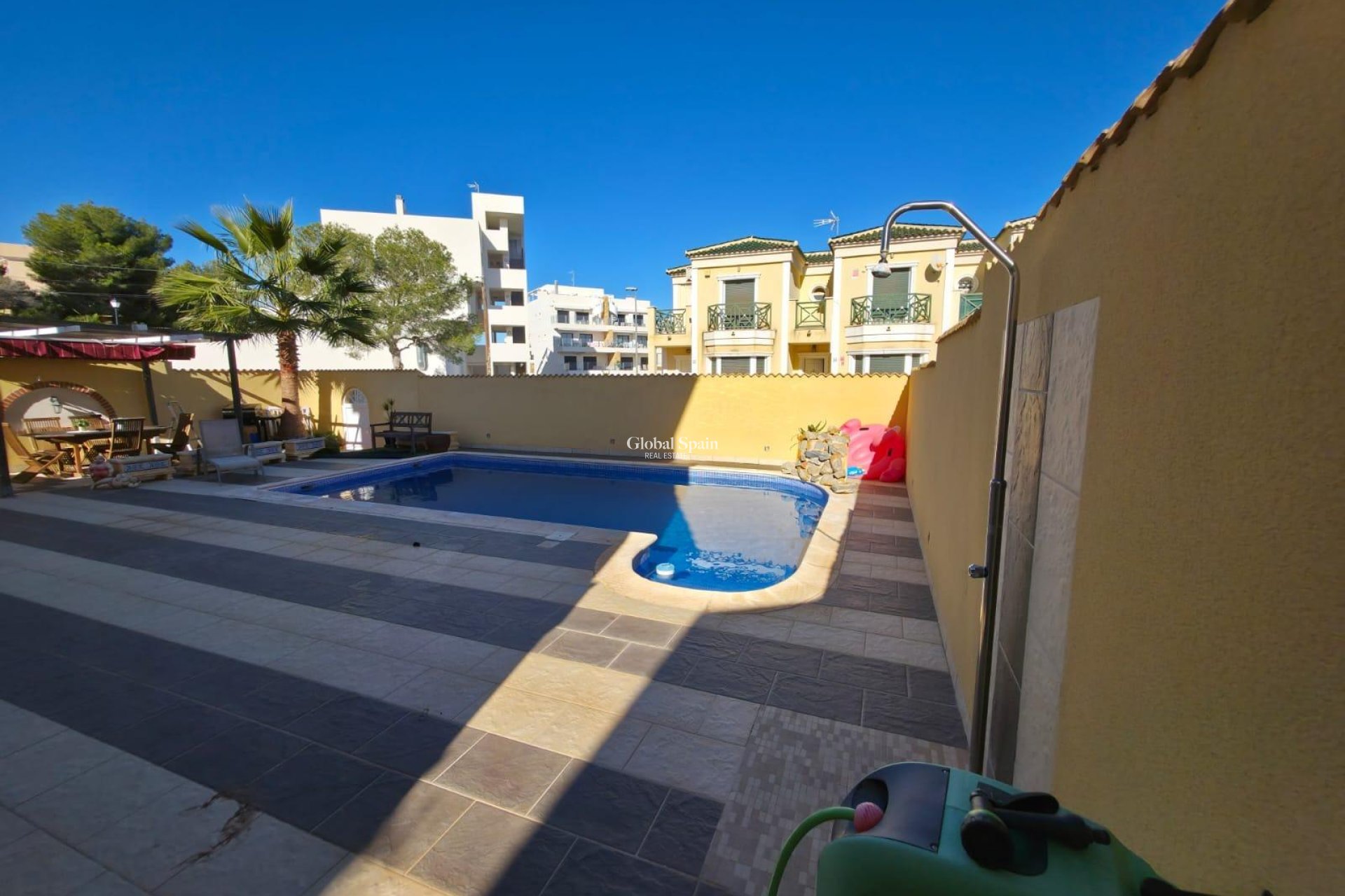 Wiederverkauf - VILLA -
ORIHUELA COSTA - VILLAMARTÍN