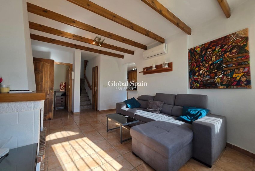 Wiederverkauf - VILLA -
ORIHUELA COSTA - VILLAMARTÍN