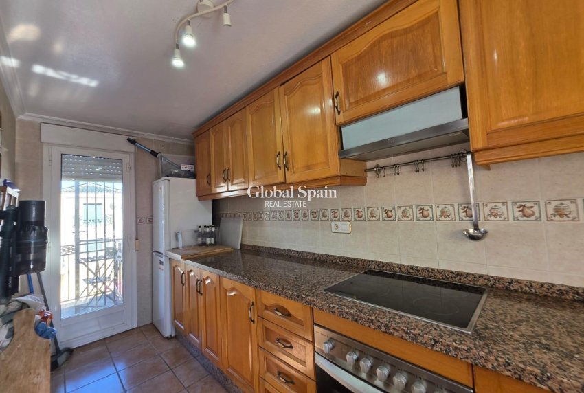 Wiederverkauf - VILLA -
ORIHUELA COSTA - VILLAMARTÍN