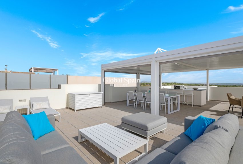 Wiederverkauf - VILLA -
ORIHUELA COSTA - VILLAMARTÍN