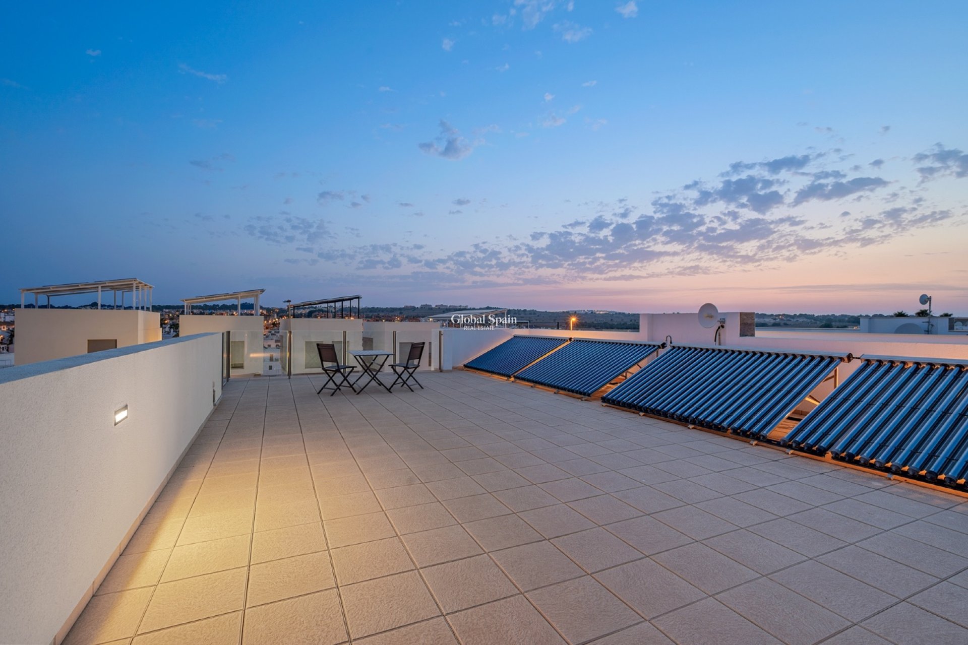 Wiederverkauf - VILLA -
ORIHUELA COSTA - VILLAMARTÍN