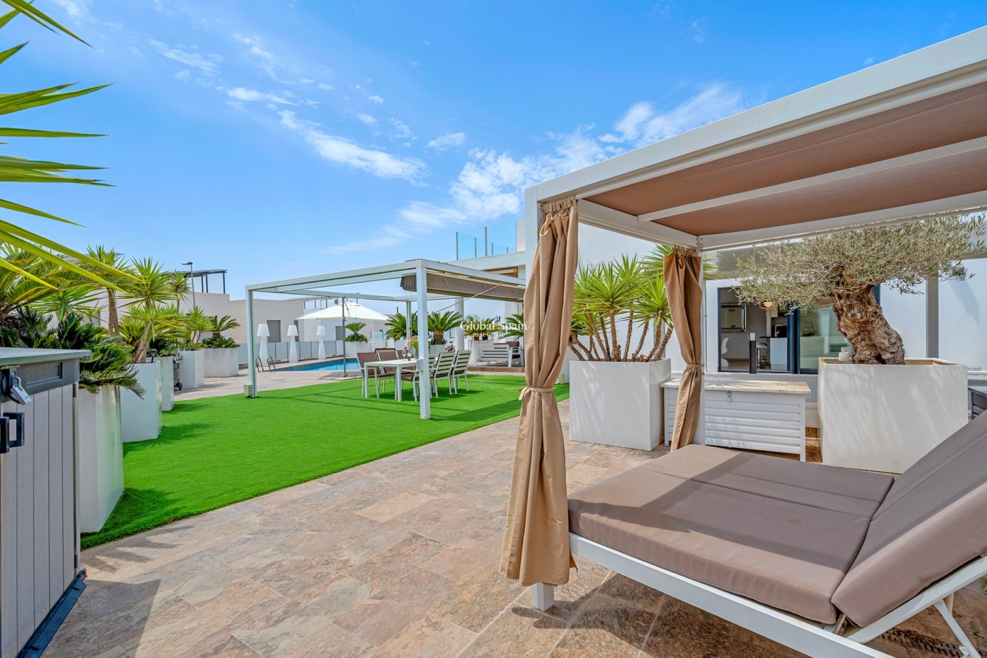 Wiederverkauf - VILLA -
ORIHUELA COSTA - VILLAMARTÍN
