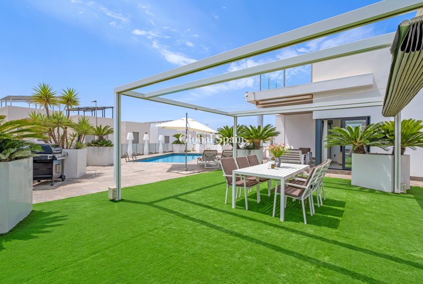 Wiederverkauf - VILLA -
ORIHUELA COSTA - VILLAMARTÍN