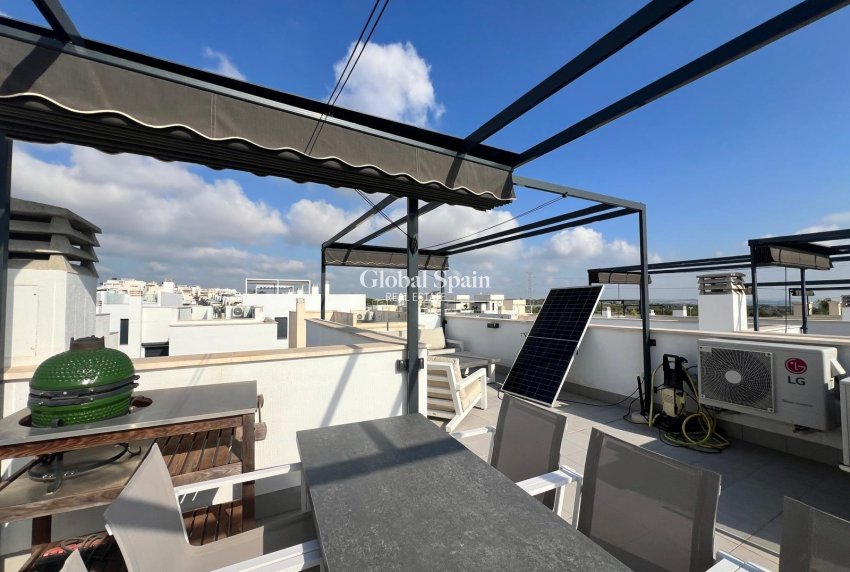 Wiederverkauf - VILLA -
ORIHUELA COSTA - VILLAMARTÍN