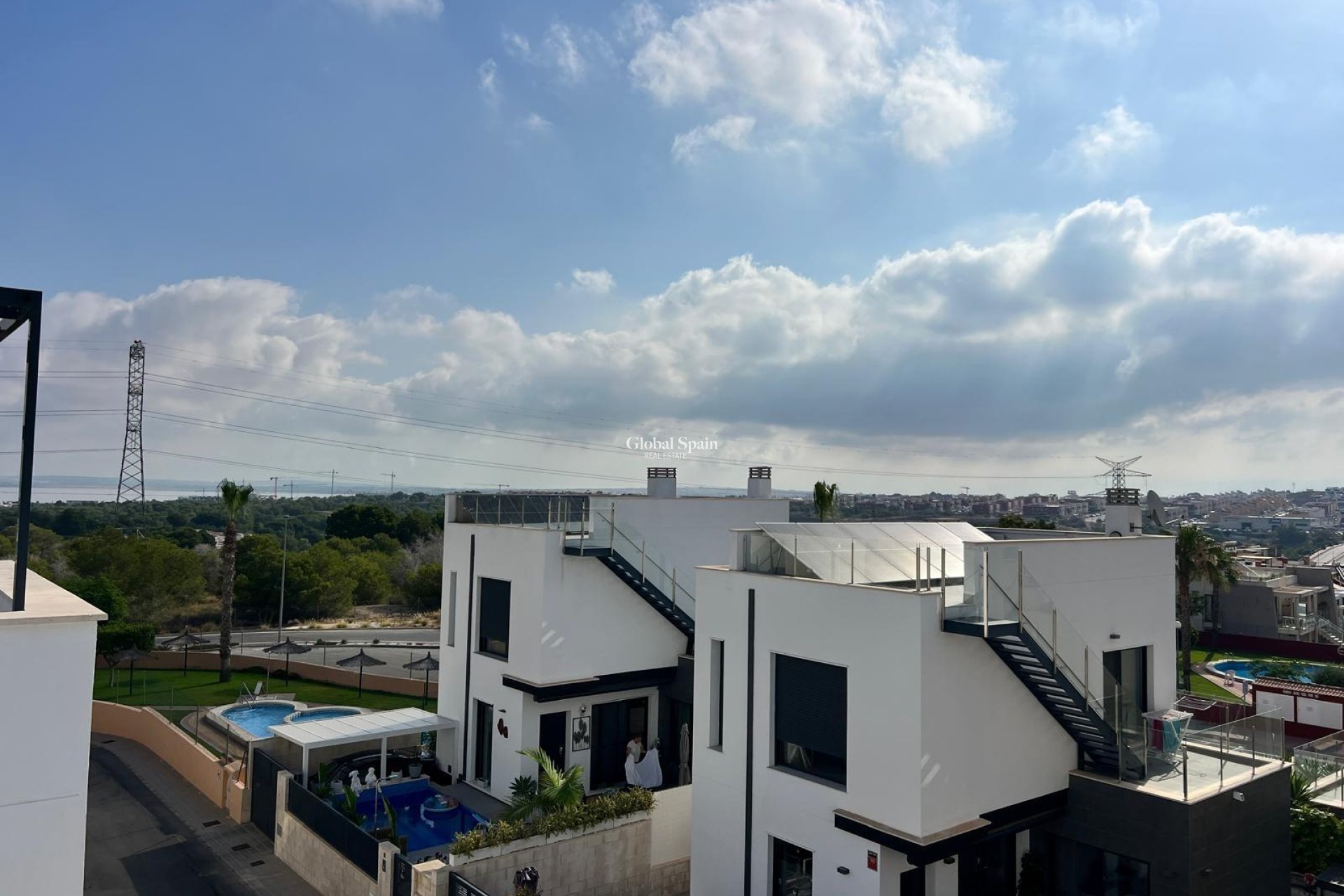 Wiederverkauf - VILLA -
ORIHUELA COSTA - VILLAMARTÍN