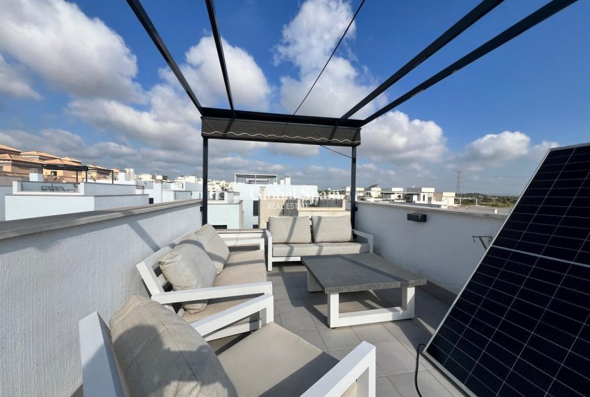 Wiederverkauf - VILLA -
ORIHUELA COSTA - VILLAMARTÍN