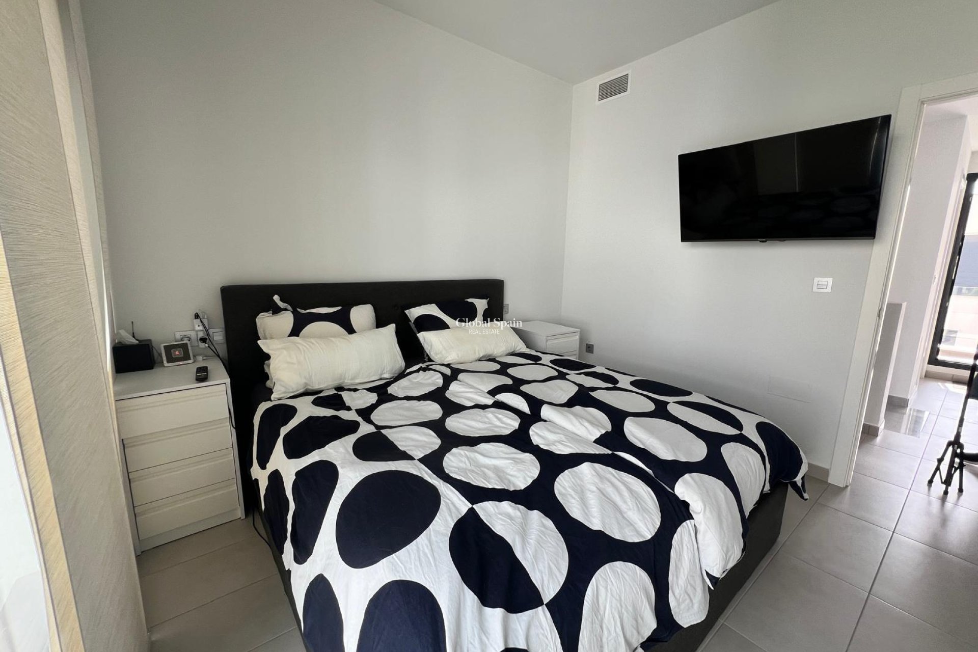 Wiederverkauf - VILLA -
ORIHUELA COSTA - VILLAMARTÍN