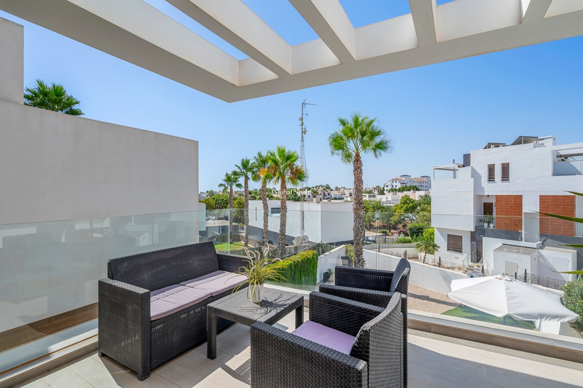 Wiederverkauf - VILLA -
ORIHUELA COSTA - VILLAMARTÍN