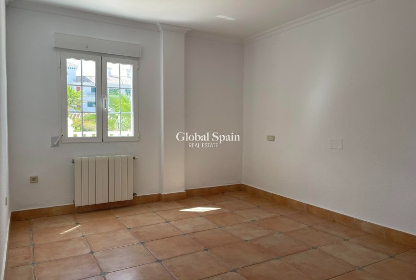 Wiederverkauf - Villa -
ORIHUELA COSTA - VILLAMARTÍN