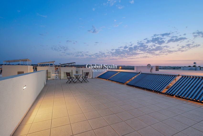 Wiederverkauf - Villa -
ORIHUELA COSTA - VILLAMARTÍN