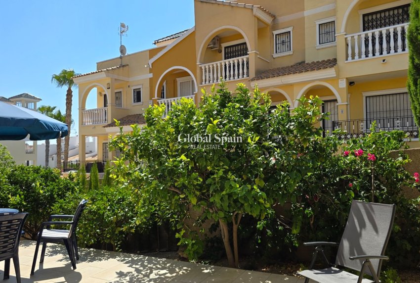 Wiederverkauf - VILLA -
ORIHUELA - Inland