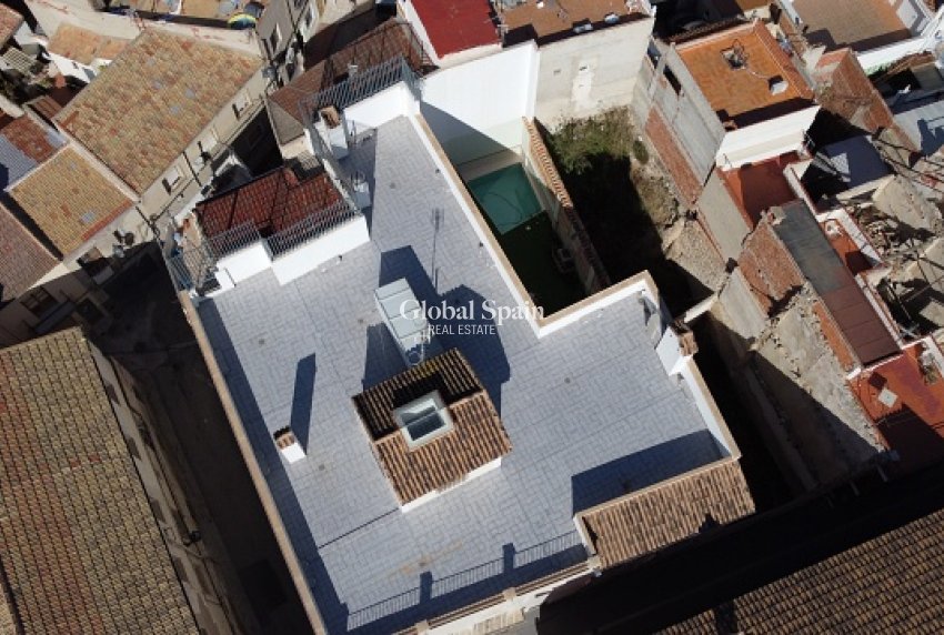 Wiederverkauf - VILLA -
ORIHUELA - Inland