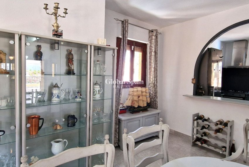 Wiederverkauf - VILLA -
ORIHUELA - Inland