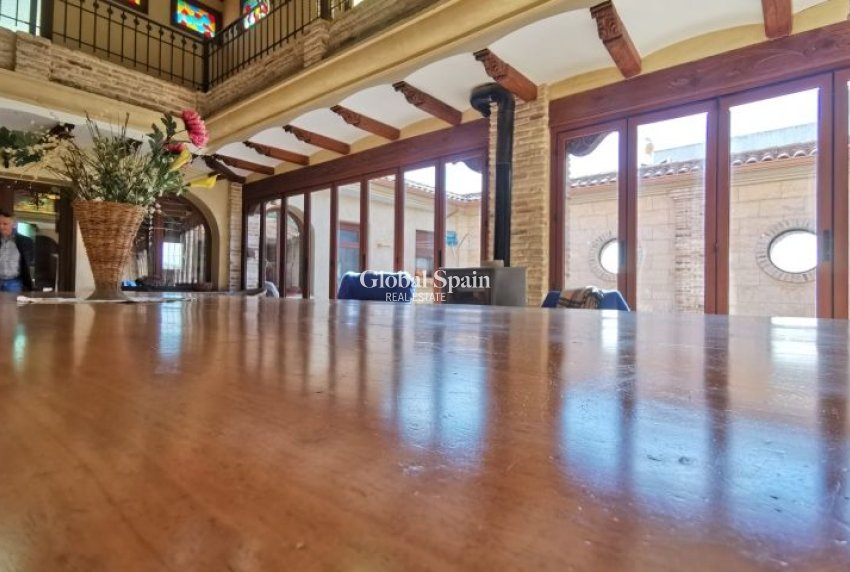 Wiederverkauf - VILLA -
ORIHUELA - Inland