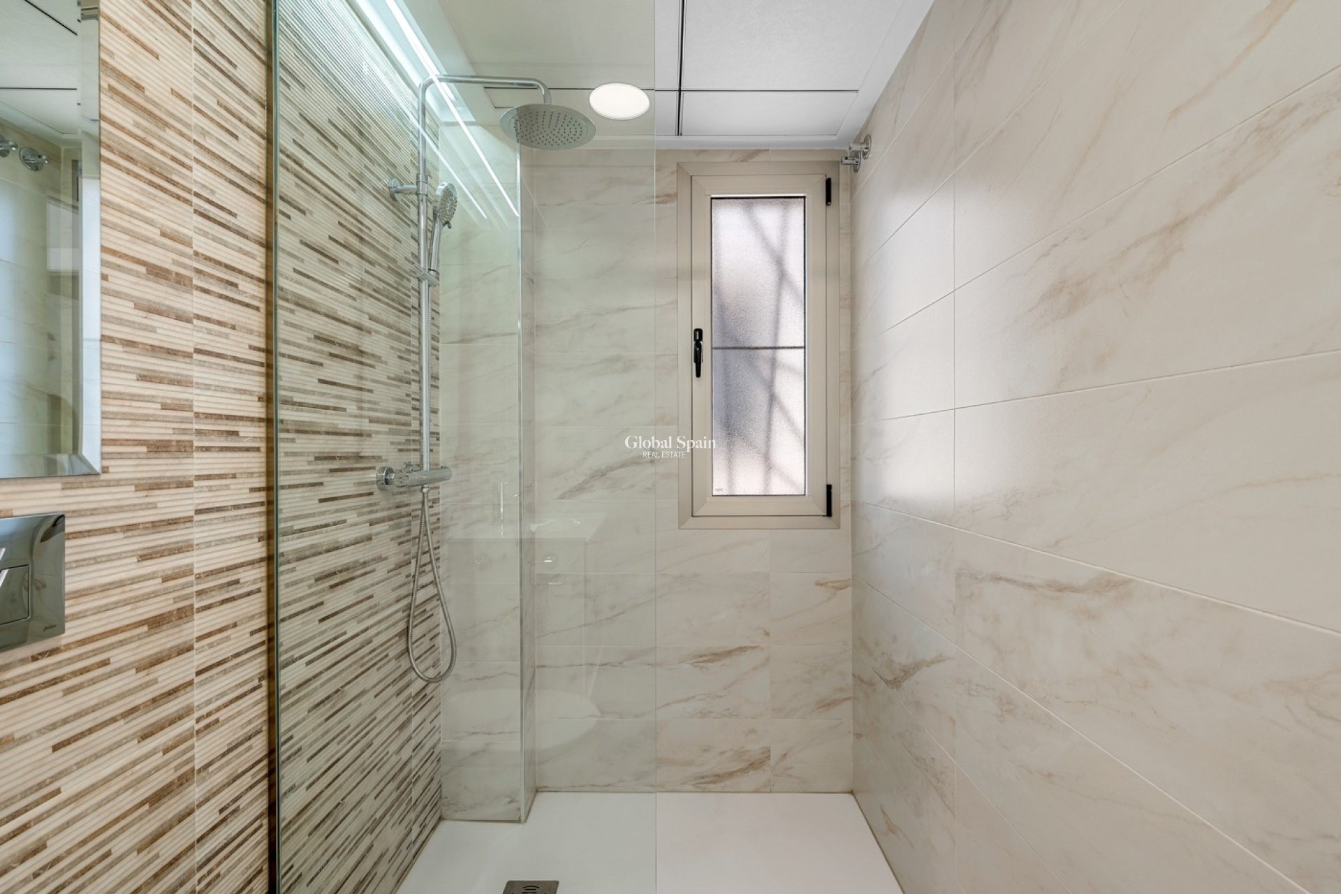 Wiederverkauf - VILLA -
ORIHUELA - Inland