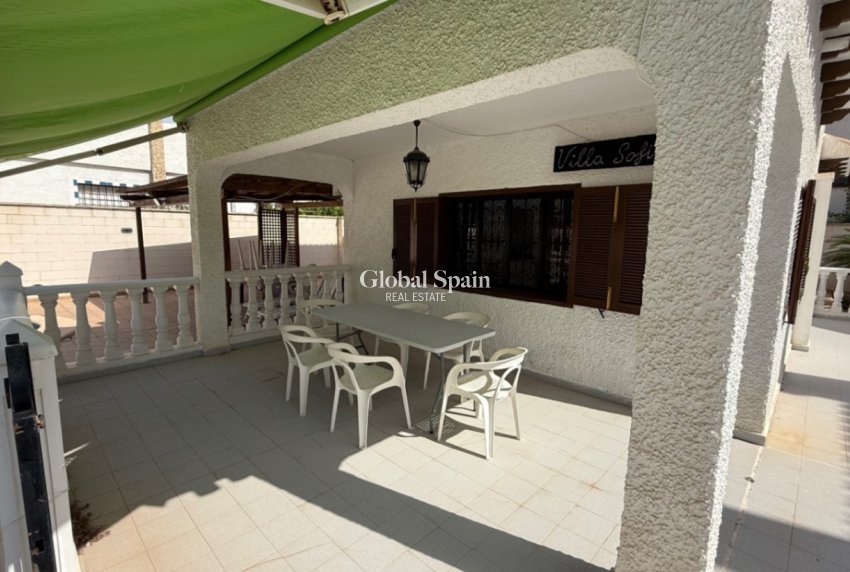 Wiederverkauf - VILLA -
ORIHUELA - Inland