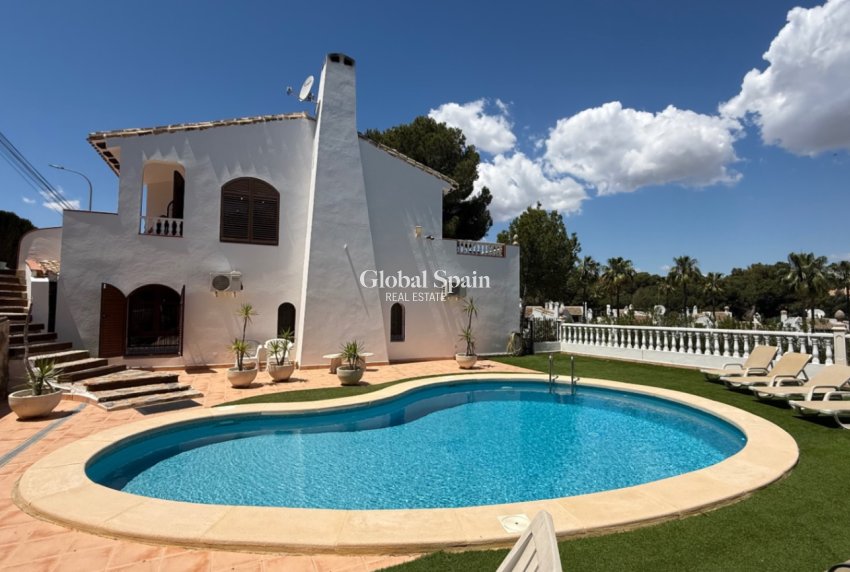 Wiederverkauf - VILLA -
ORIHUELA - Inland