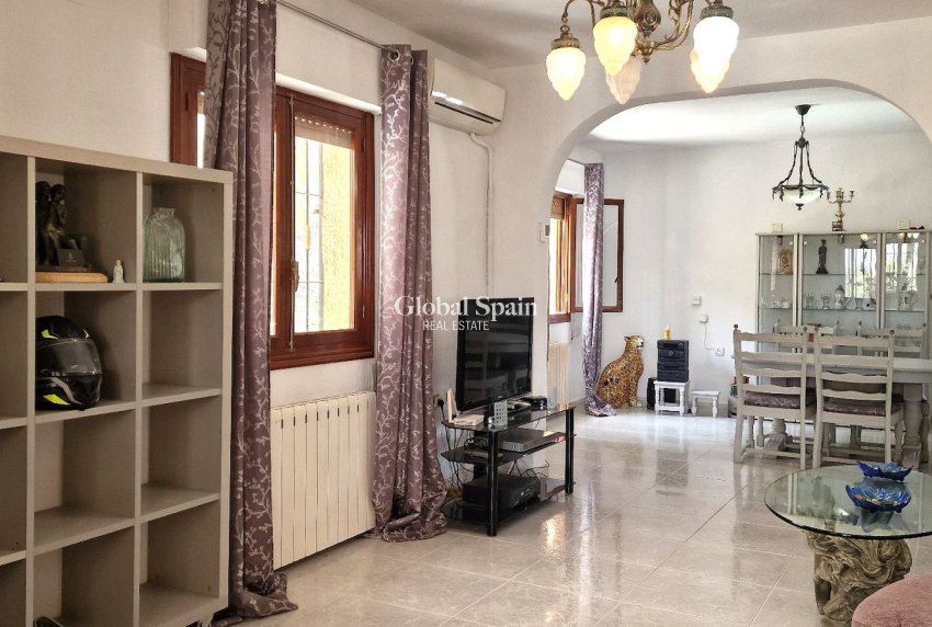 Wiederverkauf - VILLA -
ORIHUELA - Inland