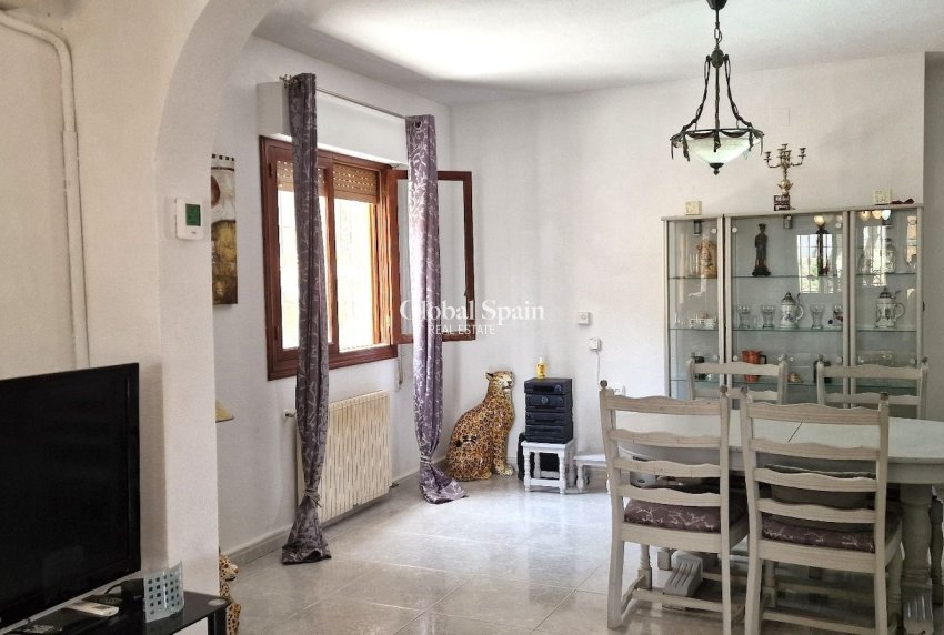 Wiederverkauf - VILLA -
ORIHUELA - Inland