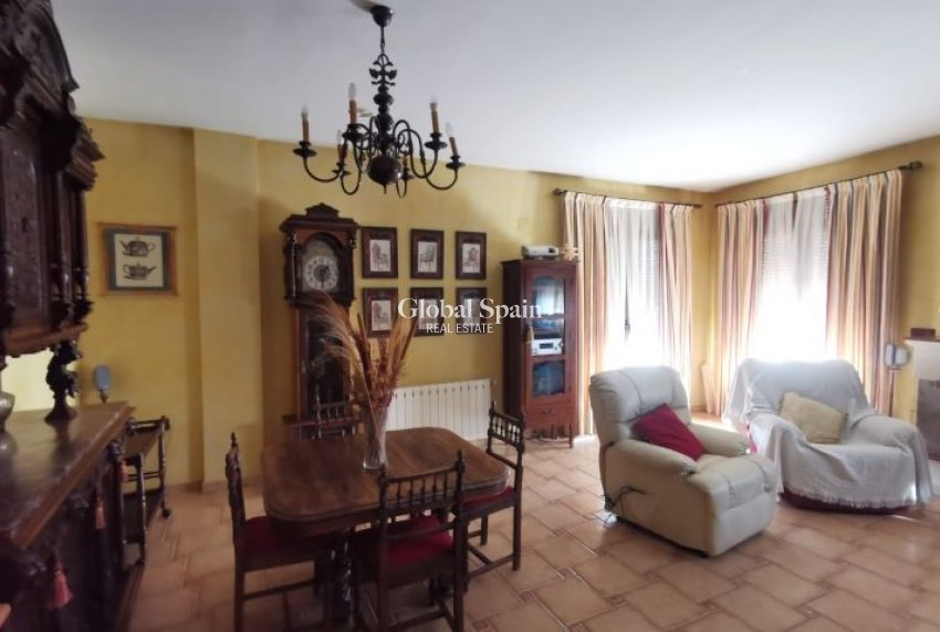 Wiederverkauf - VILLA -
ORIHUELA - Inland