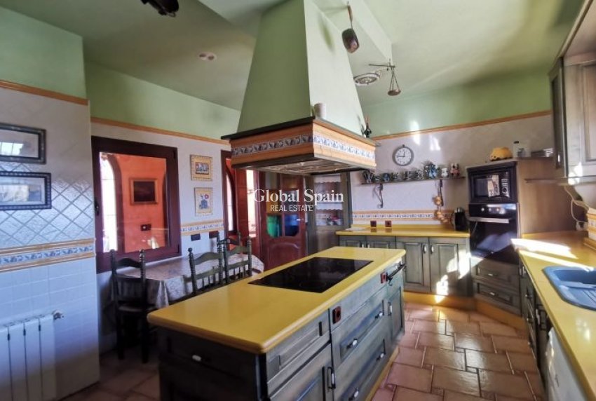 Wiederverkauf - VILLA -
ORIHUELA - Inland