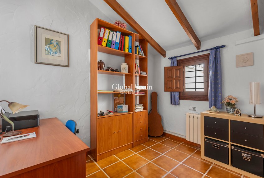 Wiederverkauf - VILLA -
ORIHUELA - Inland