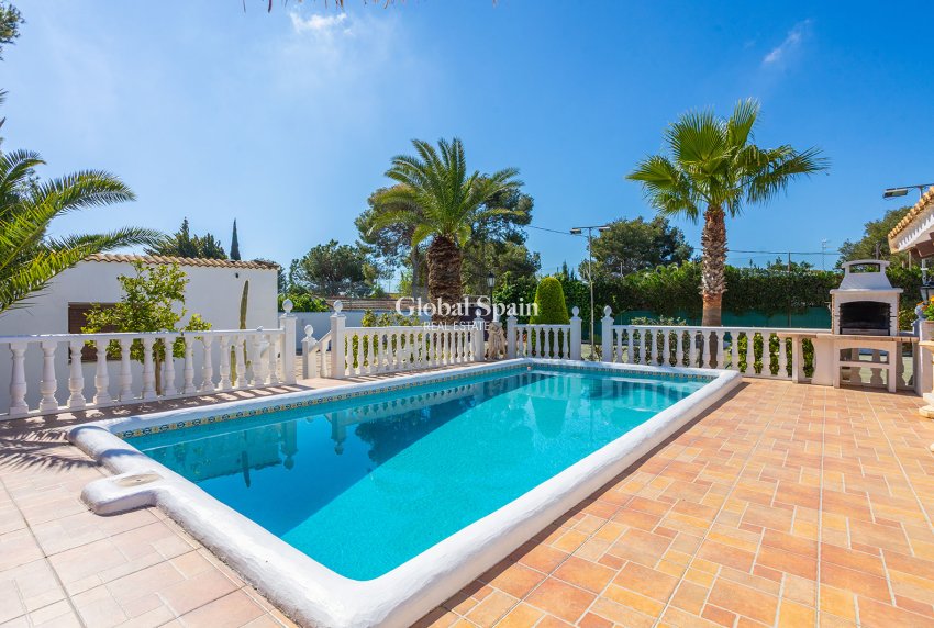 Wiederverkauf - VILLA -
ORIHUELA - Inland