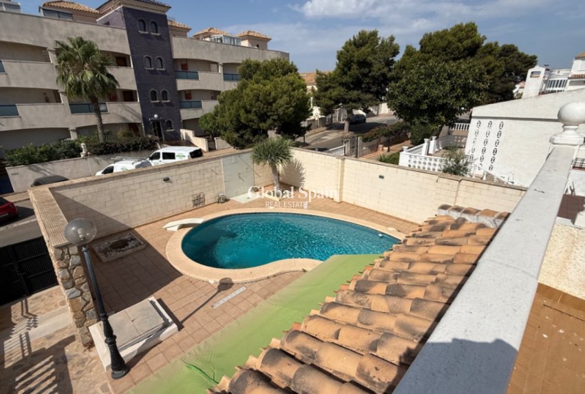 Wiederverkauf - VILLA -
ORIHUELA - Inland