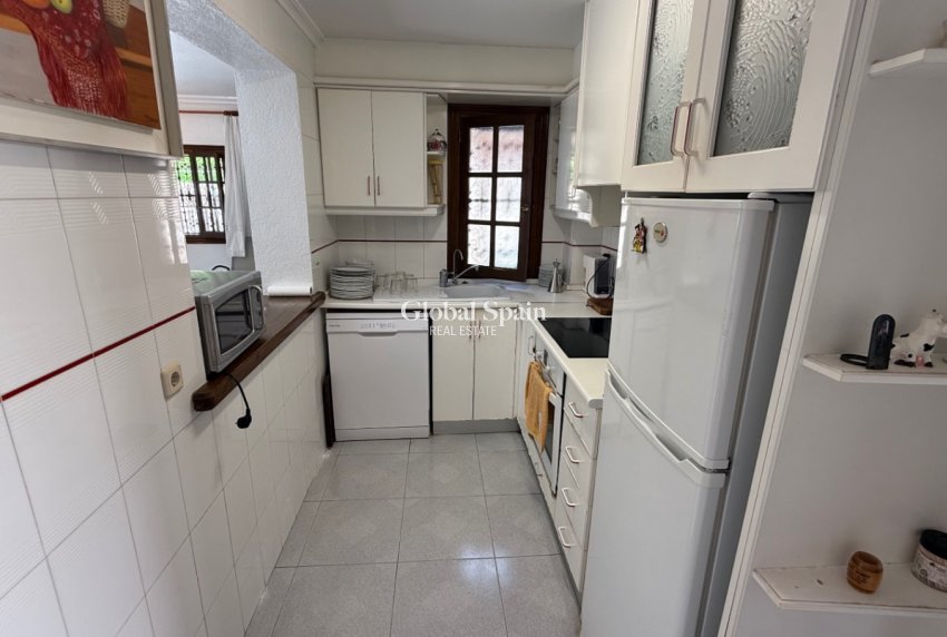 Wiederverkauf - VILLA -
ORIHUELA - Inland