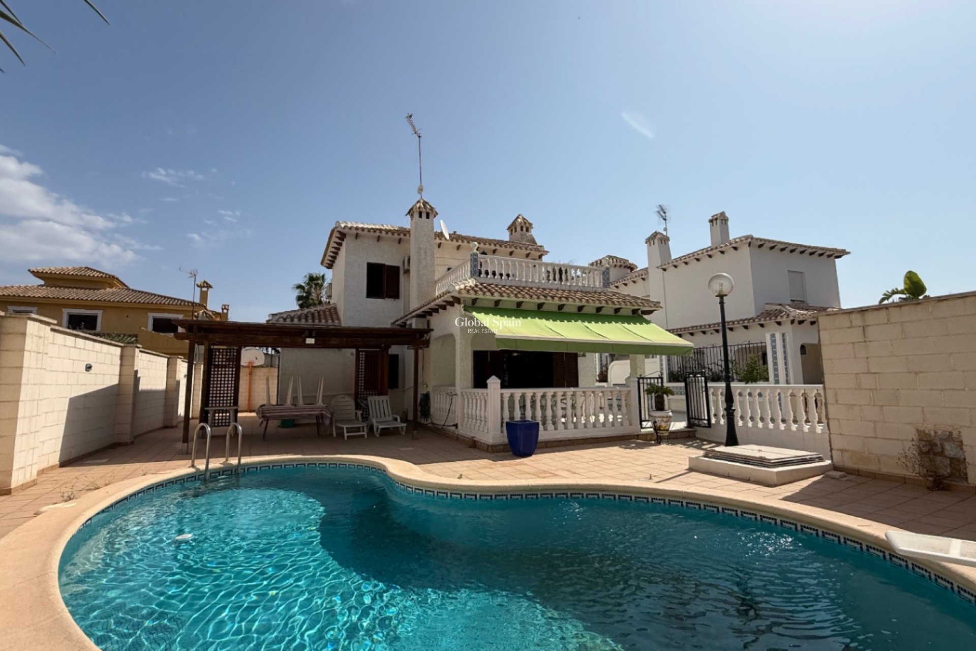 Wiederverkauf - VILLA -
ORIHUELA - Inland