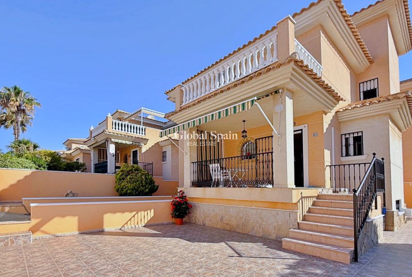 Wiederverkauf - VILLA -
ORIHUELA - Inland