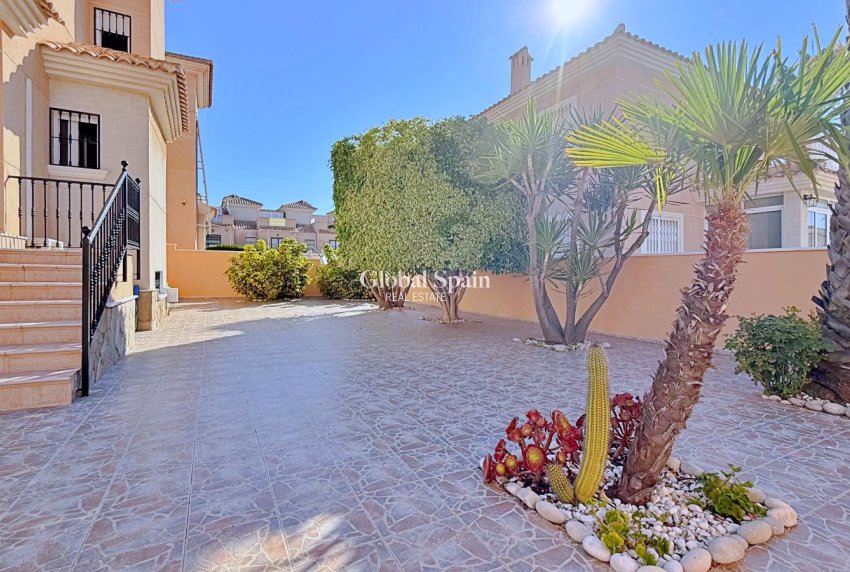 Wiederverkauf - VILLA -
ORIHUELA - Inland