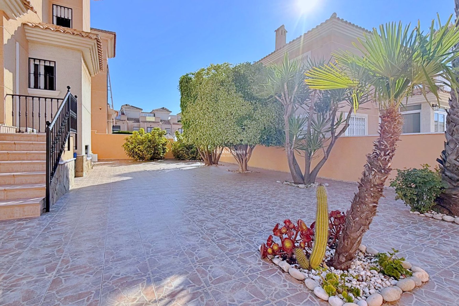 Wiederverkauf - VILLA -
ORIHUELA - Inland