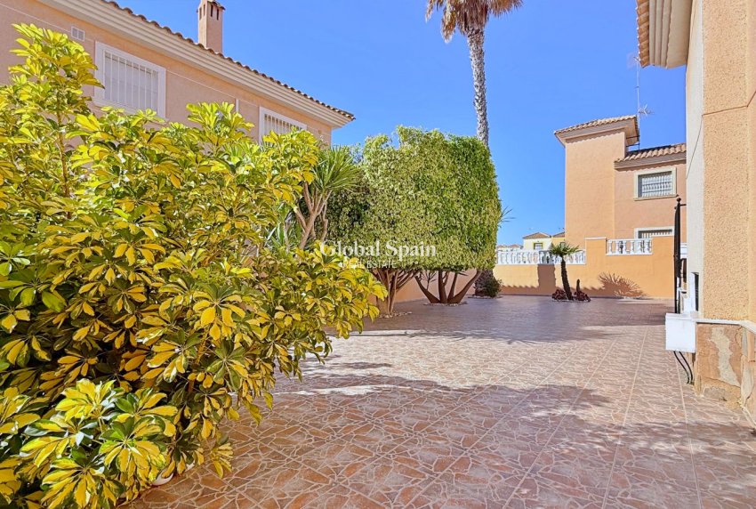 Wiederverkauf - VILLA -
ORIHUELA - Inland