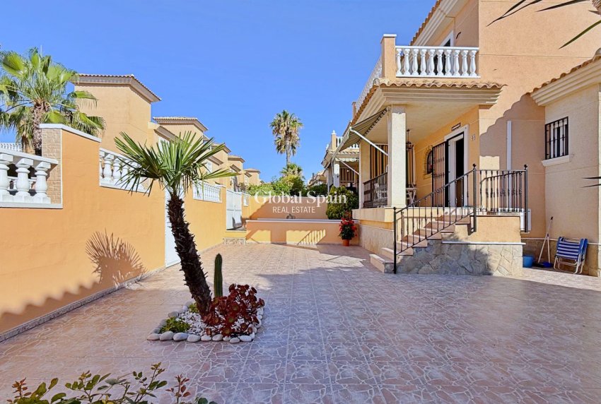 Wiederverkauf - VILLA -
ORIHUELA - Inland