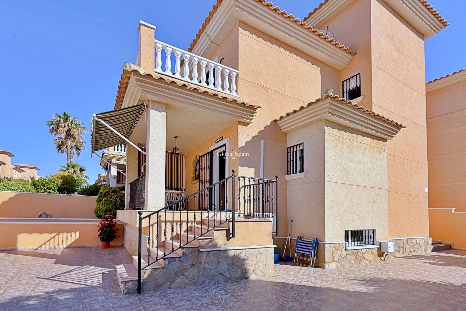 Wiederverkauf - VILLA -
ORIHUELA - Inland