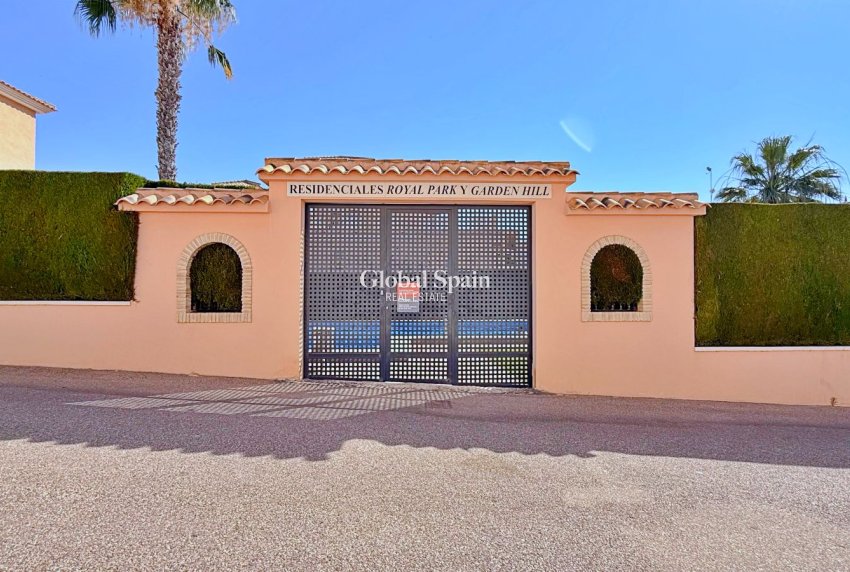 Wiederverkauf - VILLA -
ORIHUELA - Inland