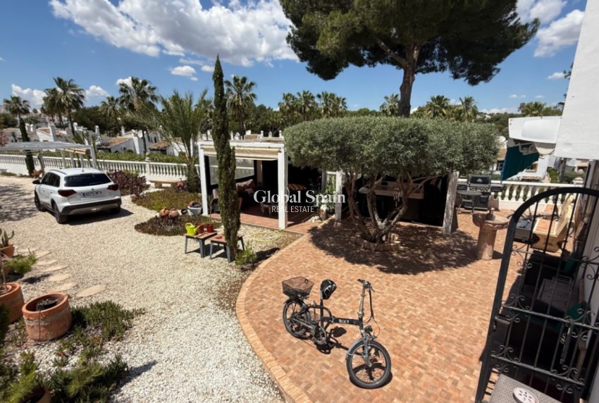 Wiederverkauf - VILLA -
ORIHUELA - Inland