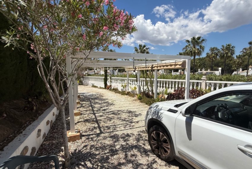 Wiederverkauf - VILLA -
ORIHUELA - Inland