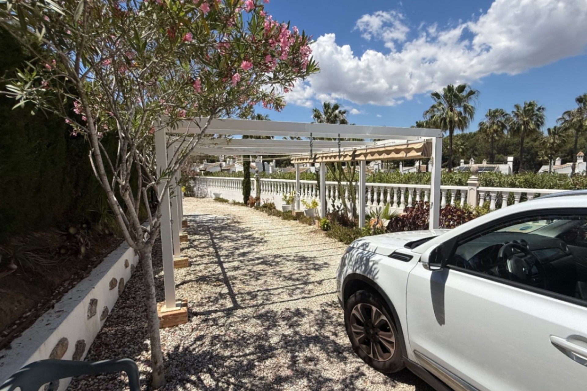Wiederverkauf - VILLA -
ORIHUELA - Inland