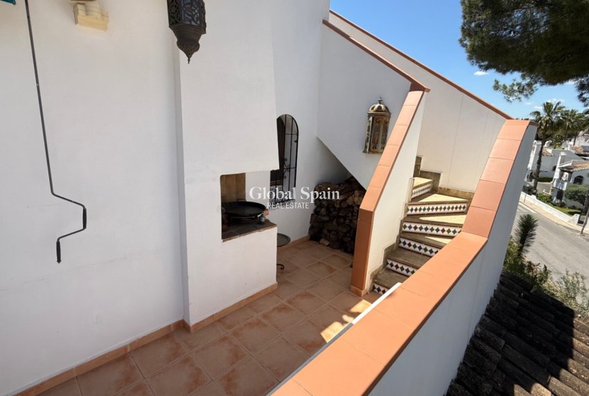 Wiederverkauf - VILLA -
ORIHUELA - Inland