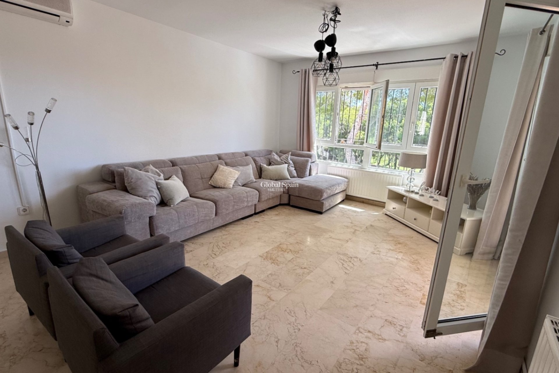 Wiederverkauf - VILLA -
ORIHUELA - Inland