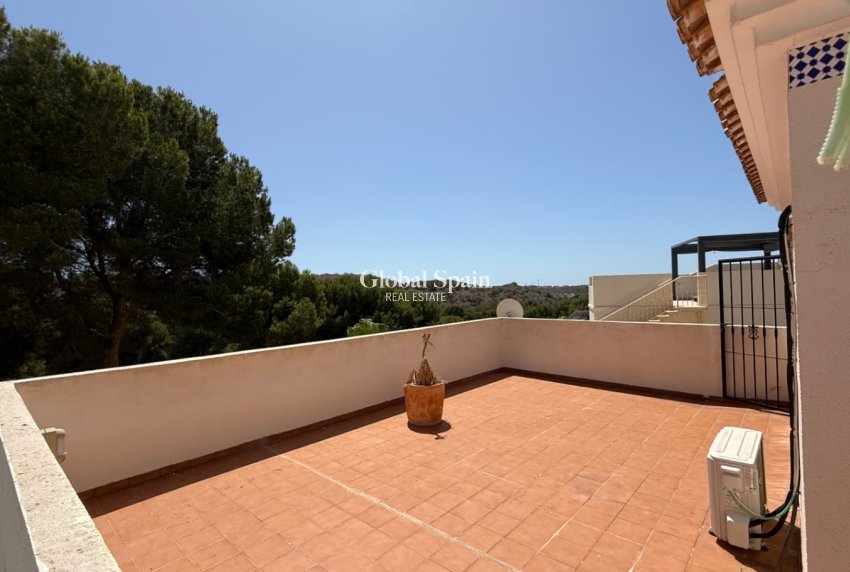 Wiederverkauf - VILLA -
ORIHUELA - Inland