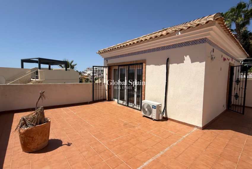 Wiederverkauf - VILLA -
ORIHUELA - Inland