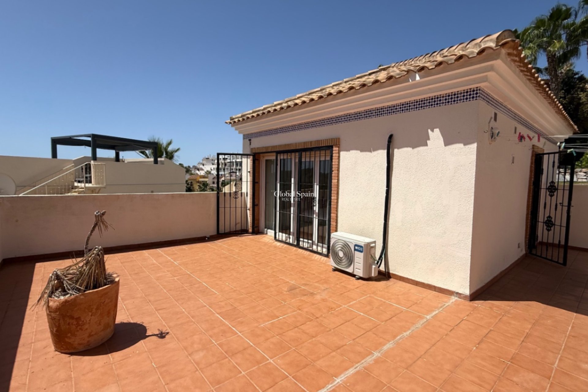 Wiederverkauf - VILLA -
ORIHUELA - Inland