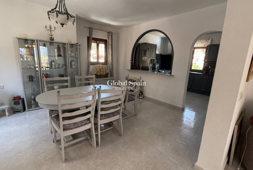 Wiederverkauf - VILLA -
ORIHUELA - Inland